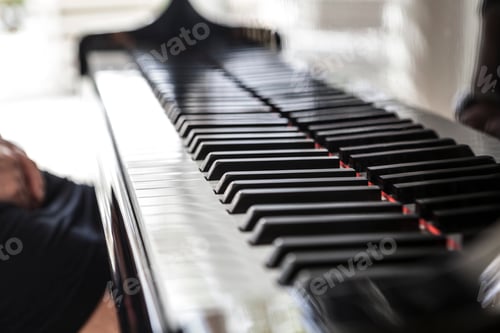 Preview: Beautiful Black Piano