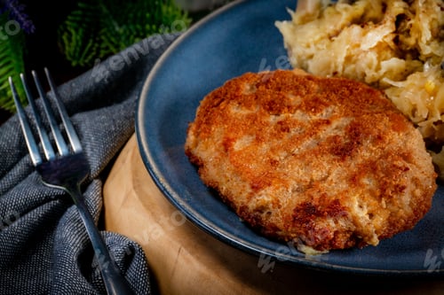 Preview: Minced meat cutlet with boiled sauerkraut.