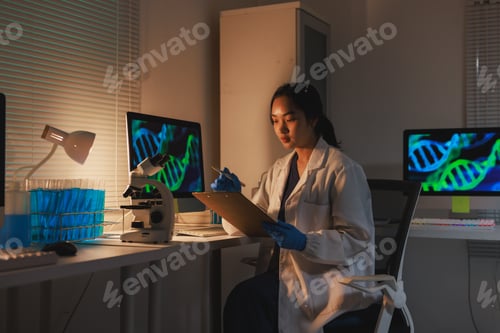 Preview: Female researcher analyzing dna data in a genetics lab