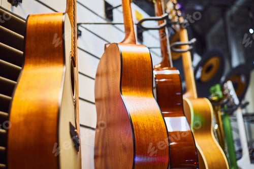 Preview: Row of classic acoustic guitars in the shop