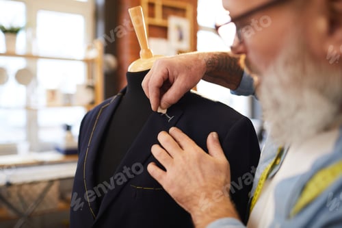 Preview: Working in tailoring shop