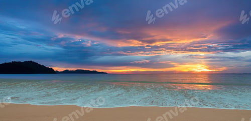 Preview: Beautiful sunset on sea. natural landscape background.
