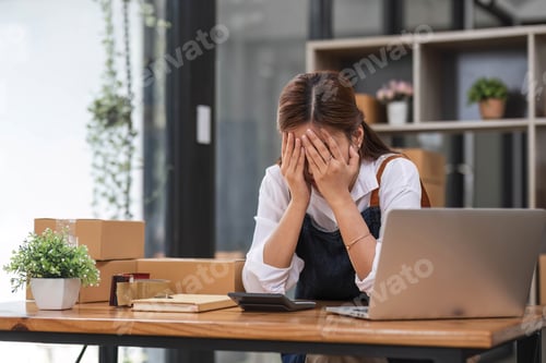 Preview: Small Business, Startup SME, Owner Entrepreneurs. Asian woman with unsuccess business online