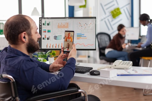 Preview: Disabled businessman entrepreneur discussing with colleagues