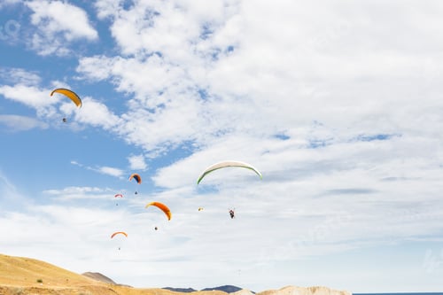 Preview: paraplane flying high up