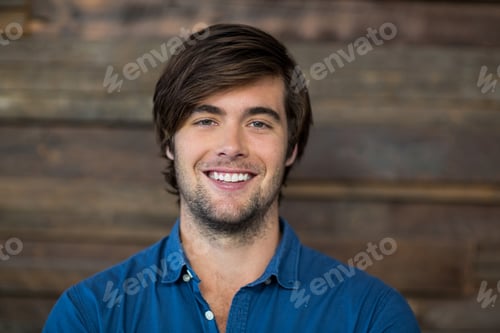 Preview: Portrait of male business executive