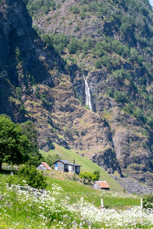 Preview: Photo of mountains and waterfall in Norway in summer