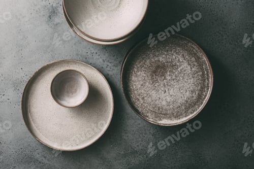 Preview: Empty ceramic bowls and plates