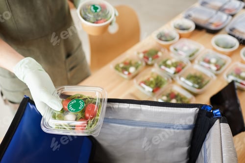 Preview: Packing food in bag