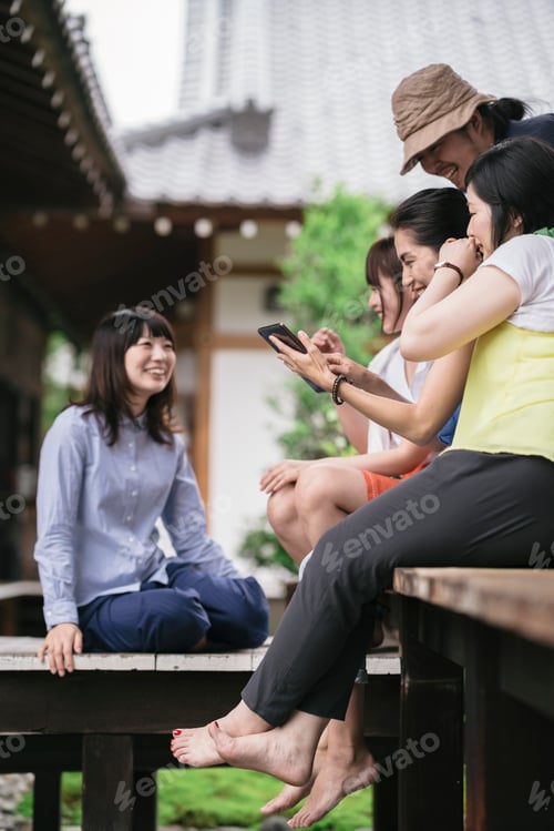 Preview: Group of japanese tourists using a tablet