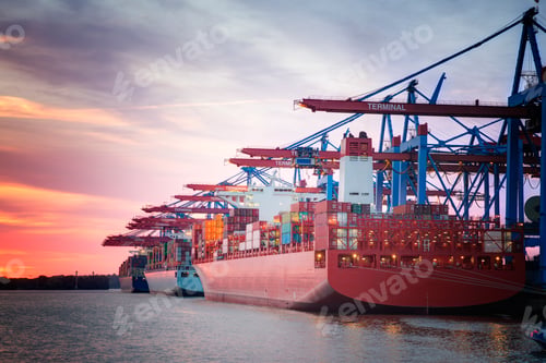 Preview: Germany, Hamburg, Port of Hamburg, Harbour, container ship in the evening