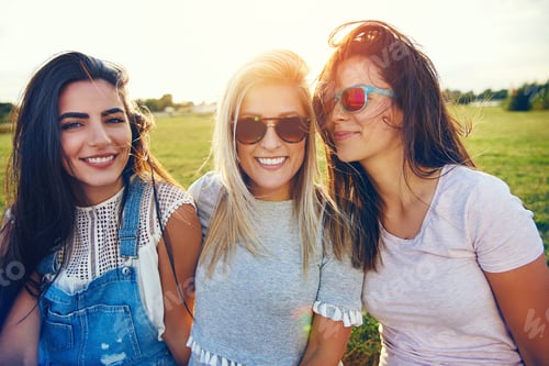 Preview: Smiling Women Outdoors Wearing Sunglasses and Casual Clothing