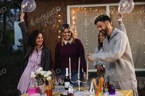 Preview: Friends are Celebrating a Birthday