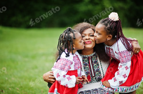 Preview: African family in traditional clothes