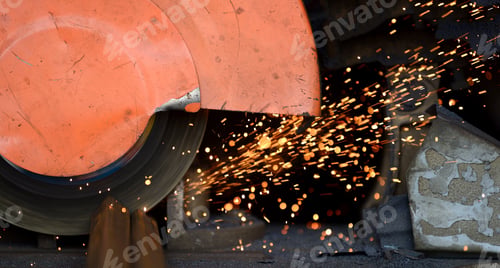Preview: Worker cutting metal with grinder