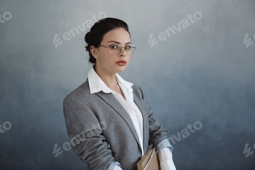 Preview: Business woman portrait. Beautiful stylish office worker