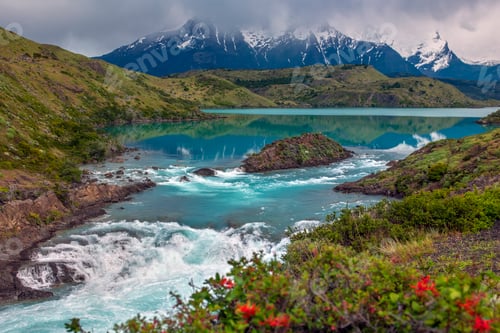 Preview: Scenic view of the Andes Mountains in Torres Del Paine National Park in Patagonia in southern Chile.