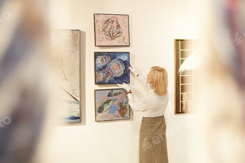 Preview: Art Gallery Manager Hanging Paintings