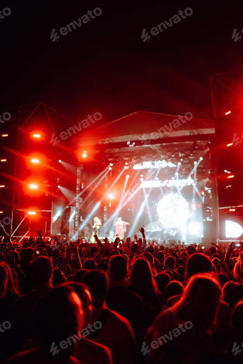 Preview: Use advanced mobile recording, fun concerts and beautiful lighting, Candid image of crowd at rock.