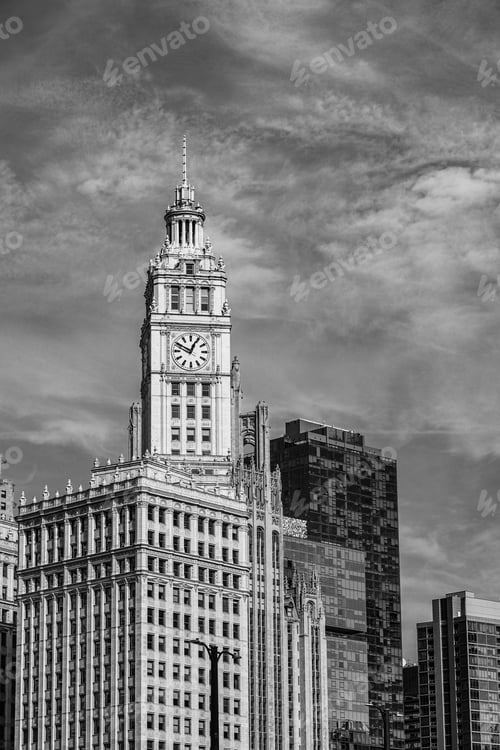 Preview: Clock on top of a building in Chicago at night
