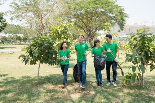 Preview: Cheerful volunteers