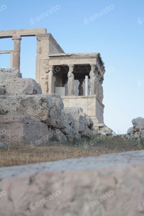 Preview: Ruins featuring stately stone pillars and majestic arches