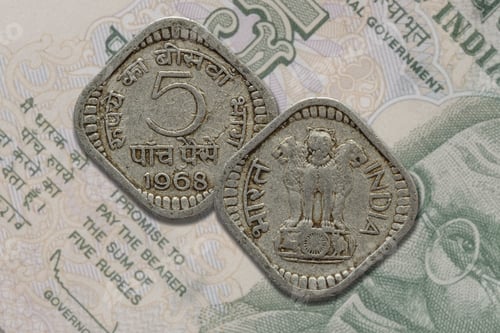 Preview: Old indian paise coin obverse and reverse. Rupee denomination