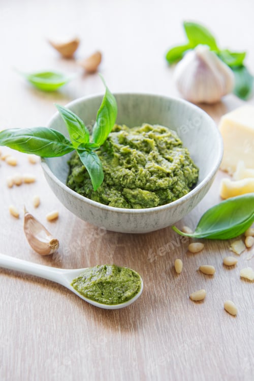 Preview: Green basil pesto