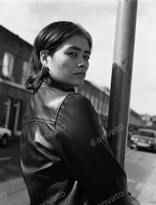 Preview: Back view of female model in analog portrait.