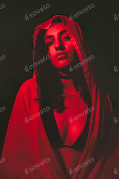 Preview: Beautiful Portrait of Young & Elegant Woman Posing