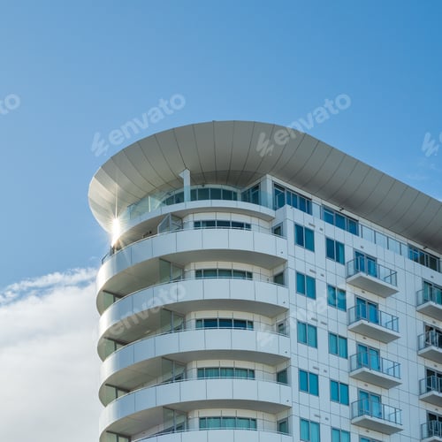Preview: Modern high-rise building with curved facade.