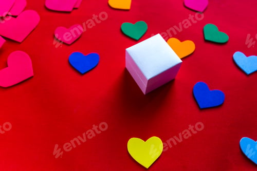 Preview: Small white box and colorful hearts