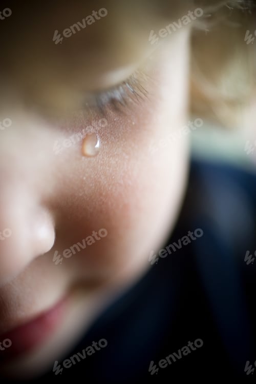 Preview: Boy crying, close up