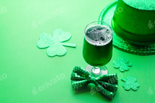 Preview: Saint Patrick's Day greeting card with traditional symbols