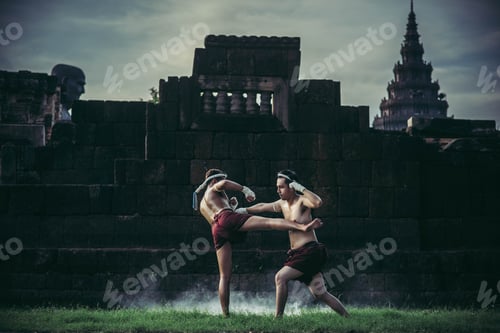 Preview: Two boxers fight with the martial arts of Muay Thai.