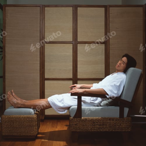 Preview: Asian man sleeping in spa