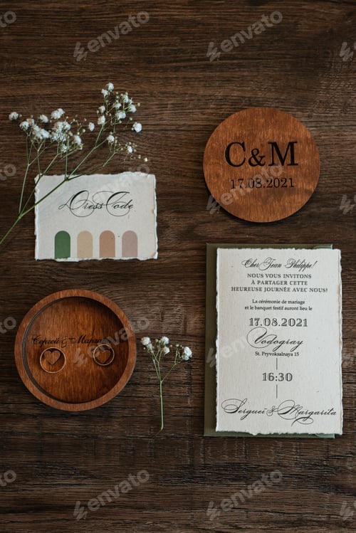 Preview: gold wedding rings with a wedding decor