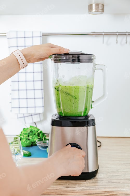 Preview: Making a healthy green smoothie from fruits and vegetables. Diet, healthy eating, vegan food.