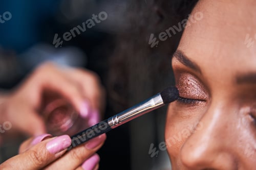 Preview: Focused photo on female hand holding brush