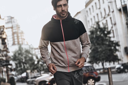 Vista previa: Towards A Healthier Lifestyle. Handsome Young Man In Sport Clothing Looking Away While Running