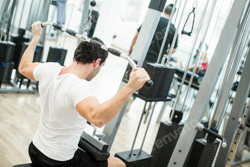 Preview: Young man training in the gym