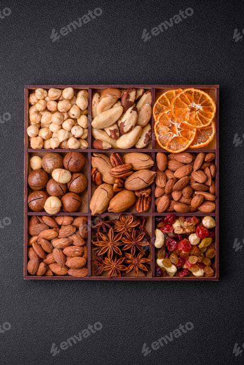 Preview: Mix of roasted macadamia nuts, cashews, pecans, almonds, raisins and dry berries