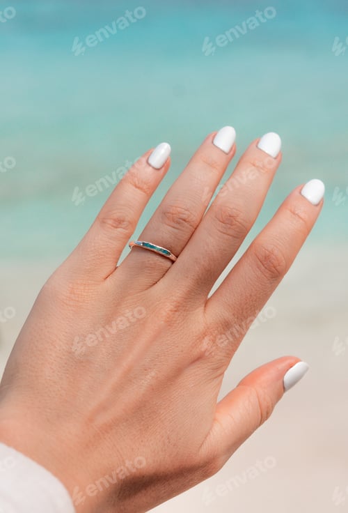 Preview: Close up engagement ring