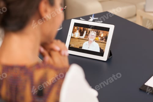 Preview: Modern and daughter online call