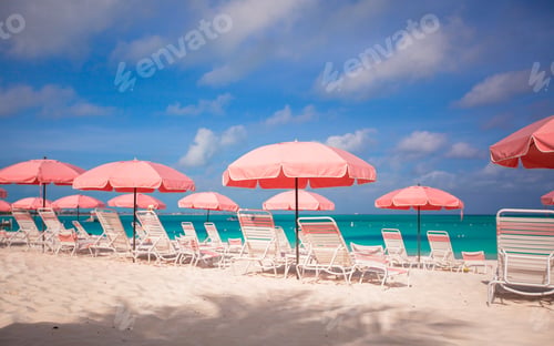 Preview: Cute umbrellas and sunbeds at tropical beach