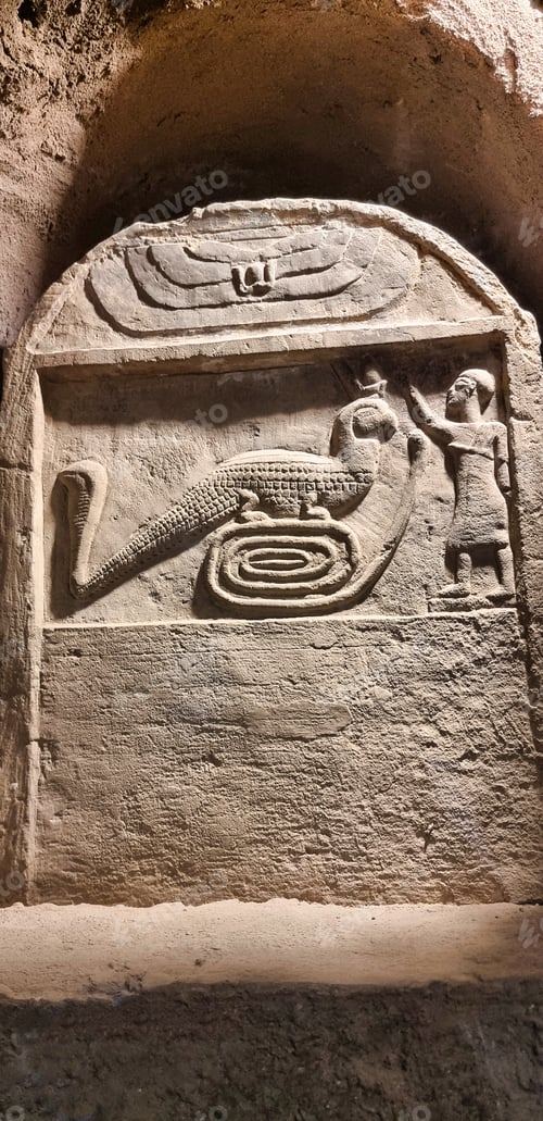 Vista previa: Ancient brick relief showcasing Egyptian ancient hieroglyphics