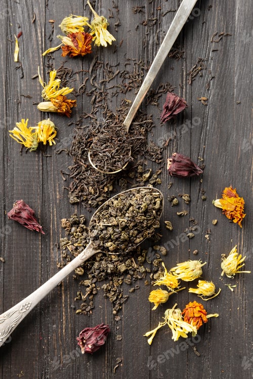 Preview: Dry green and black tea, flower tea on a dark background top view close-up.