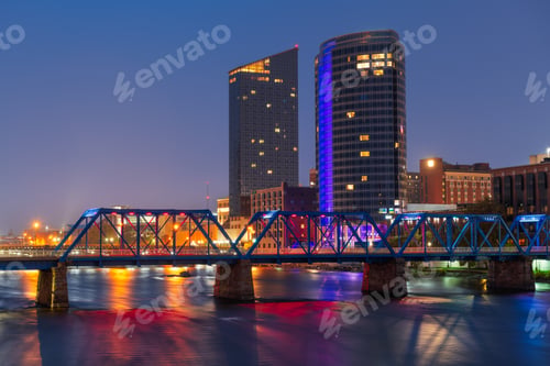 Preview: Grand Rapids, Michigan, USA downtown skyline on the Grand River