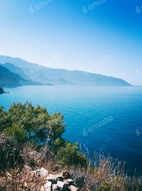 Preview: Beautiful beach with turquoise water, surrounded by high cliffs