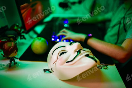 Preview: anonymous mask on the gamer's table